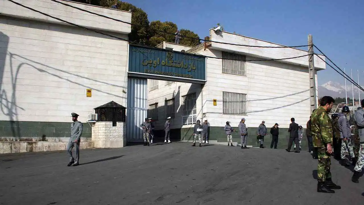 إيران تنقل مئات السجناء السياسيين وسط اتهامات باستخدام العنف