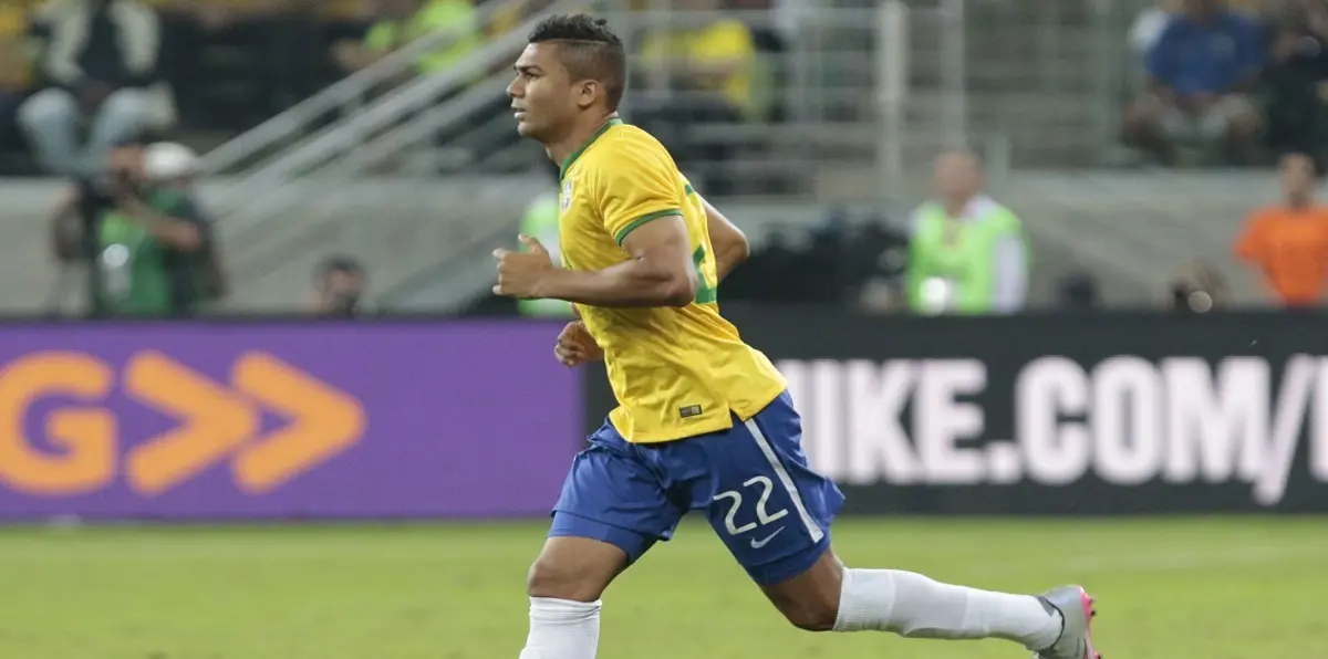 كاسيميرو يحمل شارة قيادة منتخب البرازيل