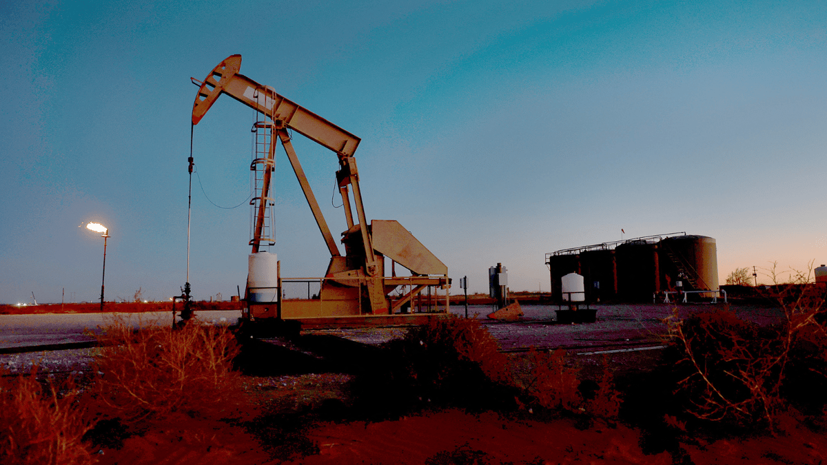 النفط يرتفع وسط توقعات بزيادة الطلب على الوقود خلال الصيف