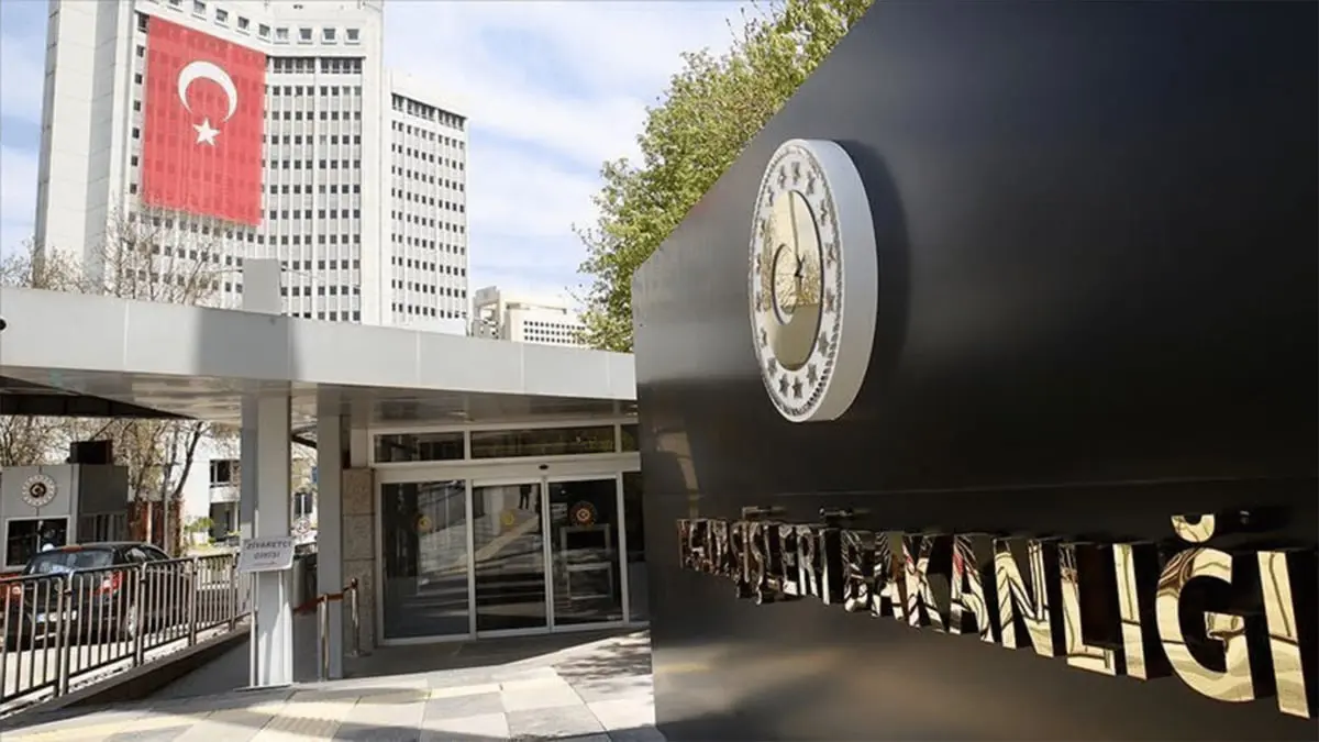 تركيا تستدعي سفير هولندا بسبب تمزيق المصحف في لاهاي