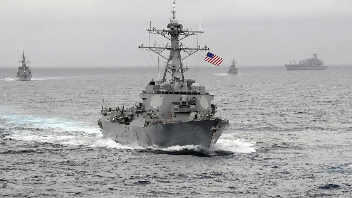 البحرية الأمريكية تعلن إنقاذ خمسة مهربي مخدرات إيرانيين في خليج عُمان