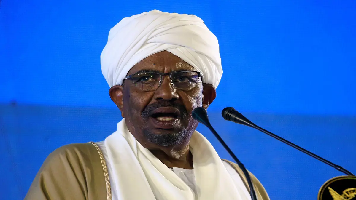 بتهم الفساد.. اعتقال الصحفي حسين خوجلي المقرب من البشير