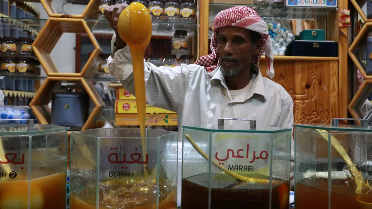 العسل اليمني يفقد قيمته على وقع تداعيات الحرب (صور)