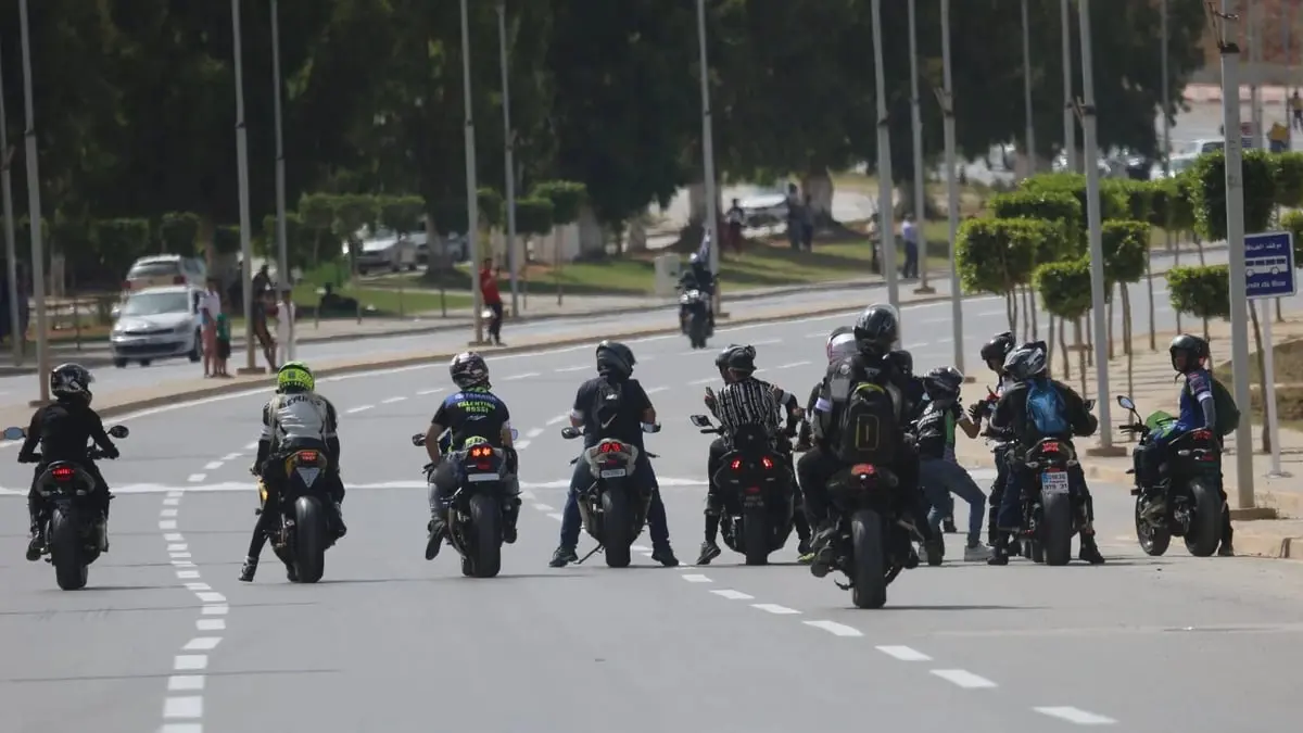 "ثعابين الدراجات النارية" يخطفون الأنظار في الجزائر