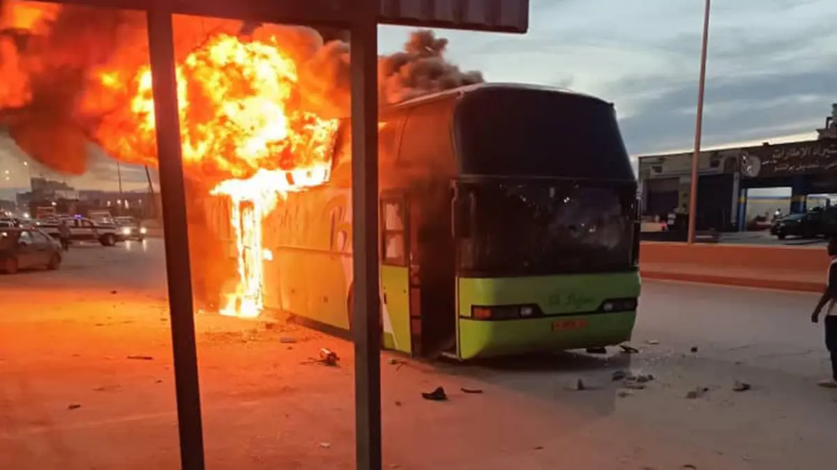 إصابات خطيرة بعد احتراق حافلة فريق الخمس الليبي