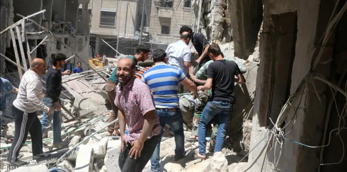 سقوط 100 شخص بين قتيل وجريح في قصف روسي لسوق بريف حلب الغربي 