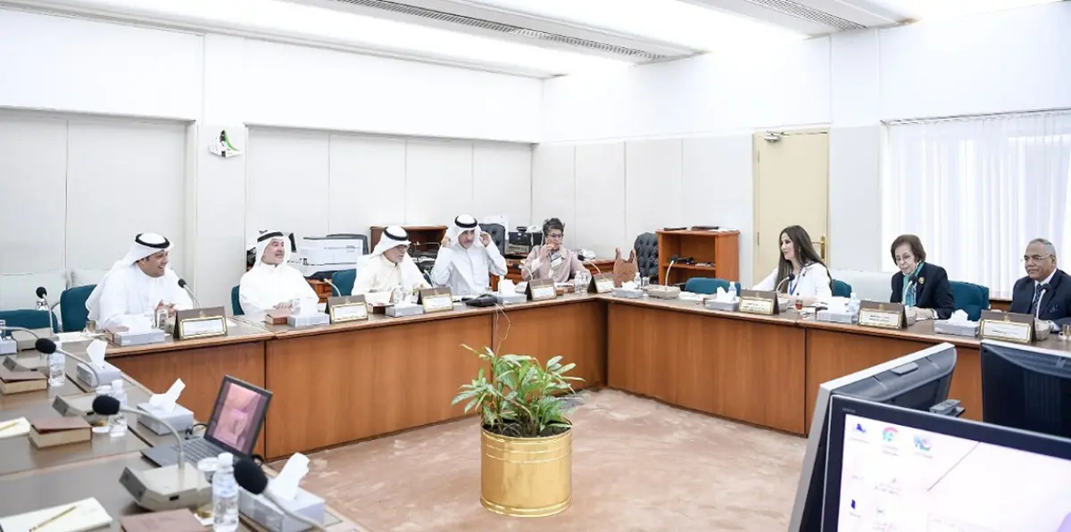 اللجنة المالية في البرلمان الكويتي توافق على فرض رسوم على تحويلات الوافدين