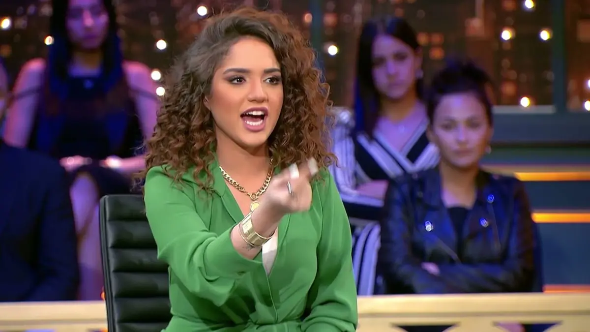 خطوبة الممثلة رنا رئيس أثناء تصوير حلقة من "معكم منى الشاذلي"