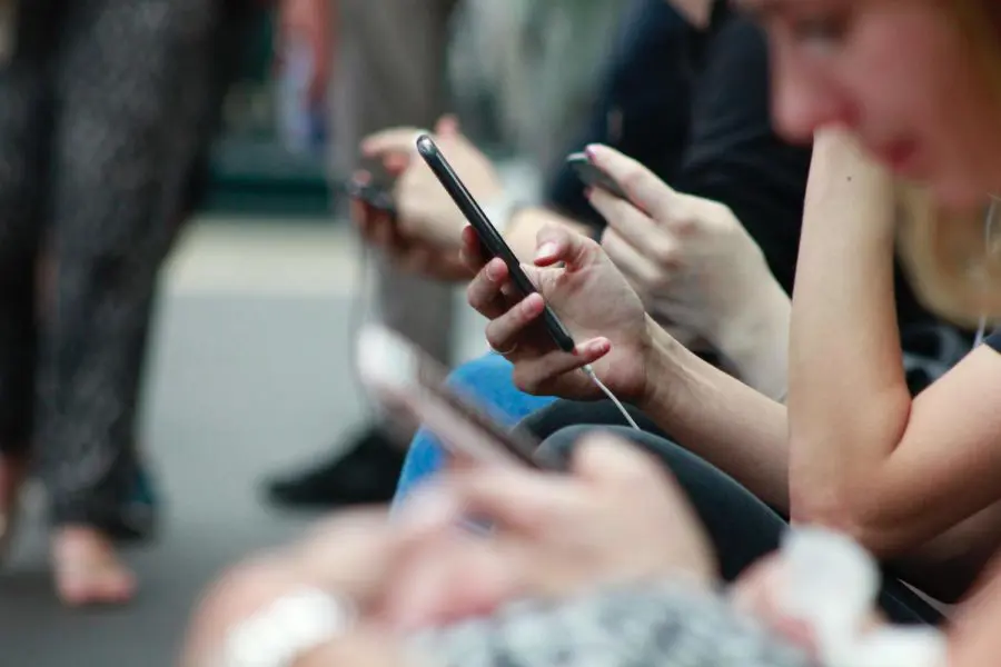 تصفح مواقع التواصل