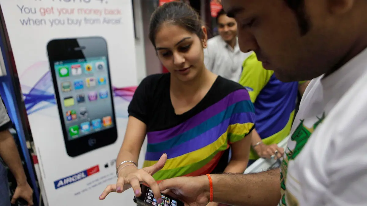 "كورونا" يوقف إنتاج iPhone في الهند