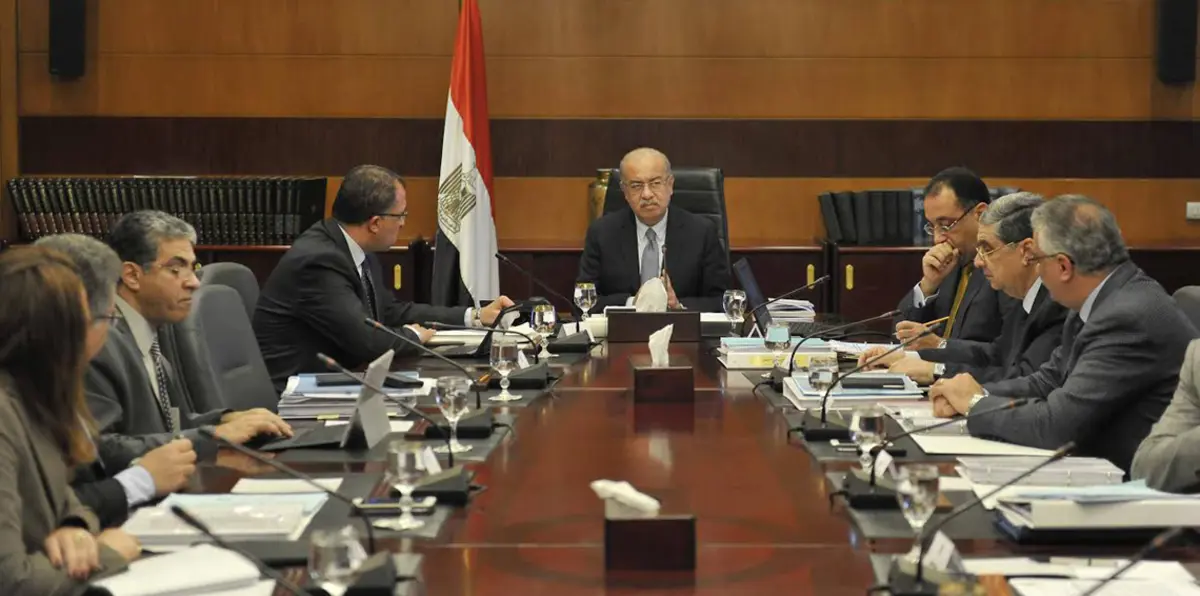 الحكومة المصرية تمنح الموظفين "علاوة غلاء" لامتصاص الغضب