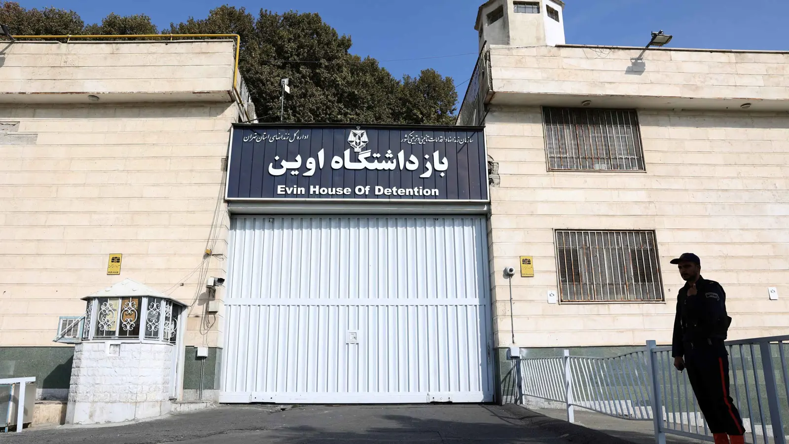 بعد تحذير سرّي.. مدير سجن "إيفين" الإيراني هرب قبل دقائق من غارة إسرائيلية