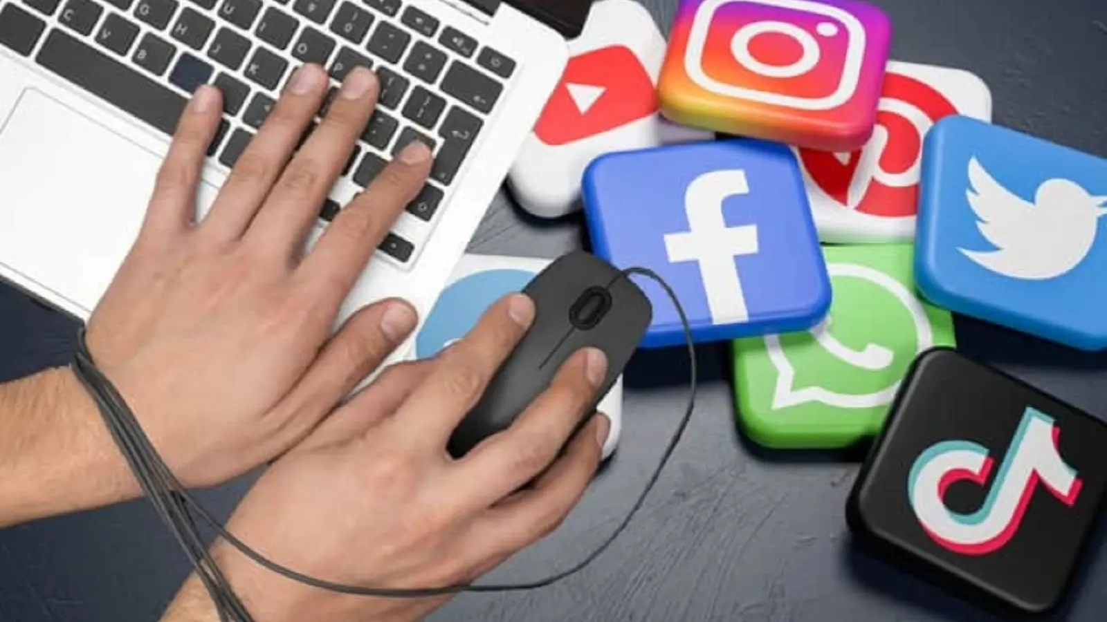 استخدام وسائل التواصل الاجتماعي