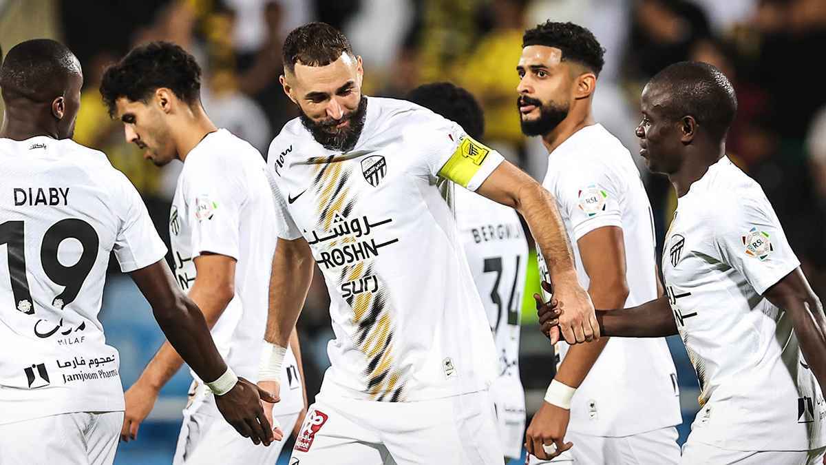 بعد أنباء إصابته.. موقف بنزيما من مباراة الاتحاد والأهلي | إرم نيوز