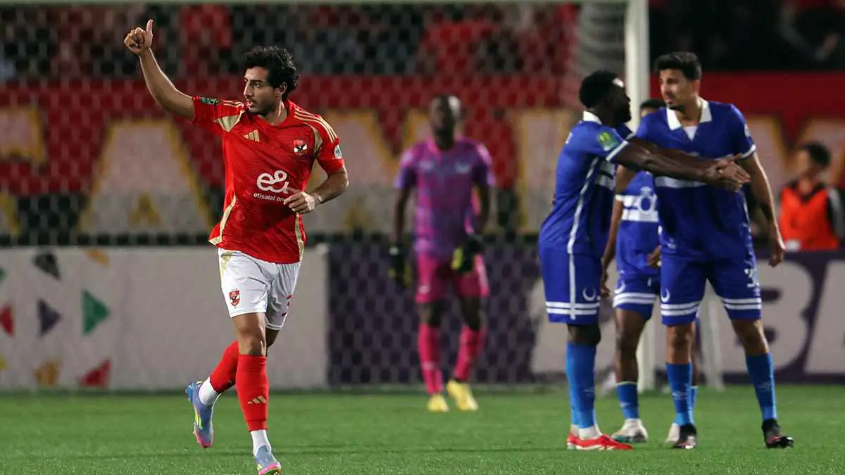 كيف سيتعامل لاعبو الأهلي مع معضلة النجيل الصناعي أمام الهلال السوداني؟