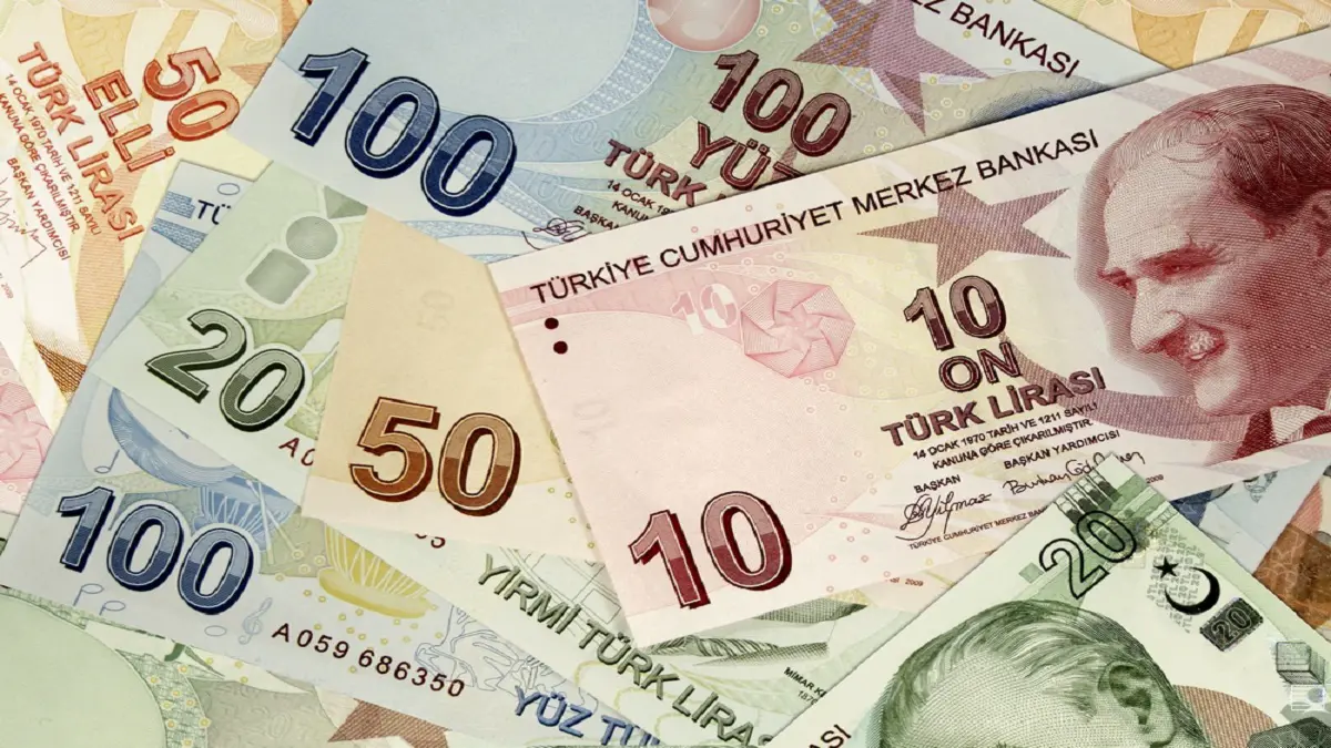 انخفاض سعر الليرة التركية إلى أضعف مستوياتها منذ مايو  قبيل قرارات بشأن سوريا