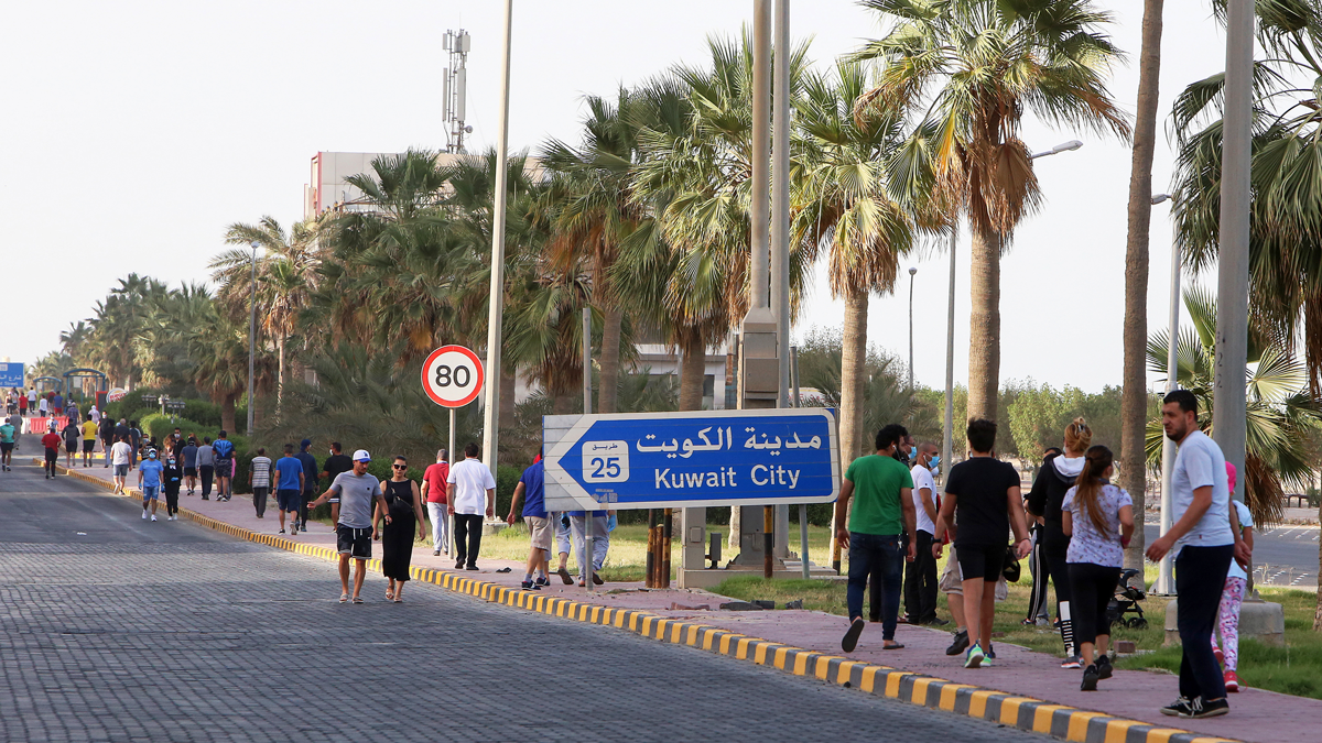 الكويت.. دعوة للتشهير بالمتحرشين إثر تحرش تسبب بحادث مروري مروع