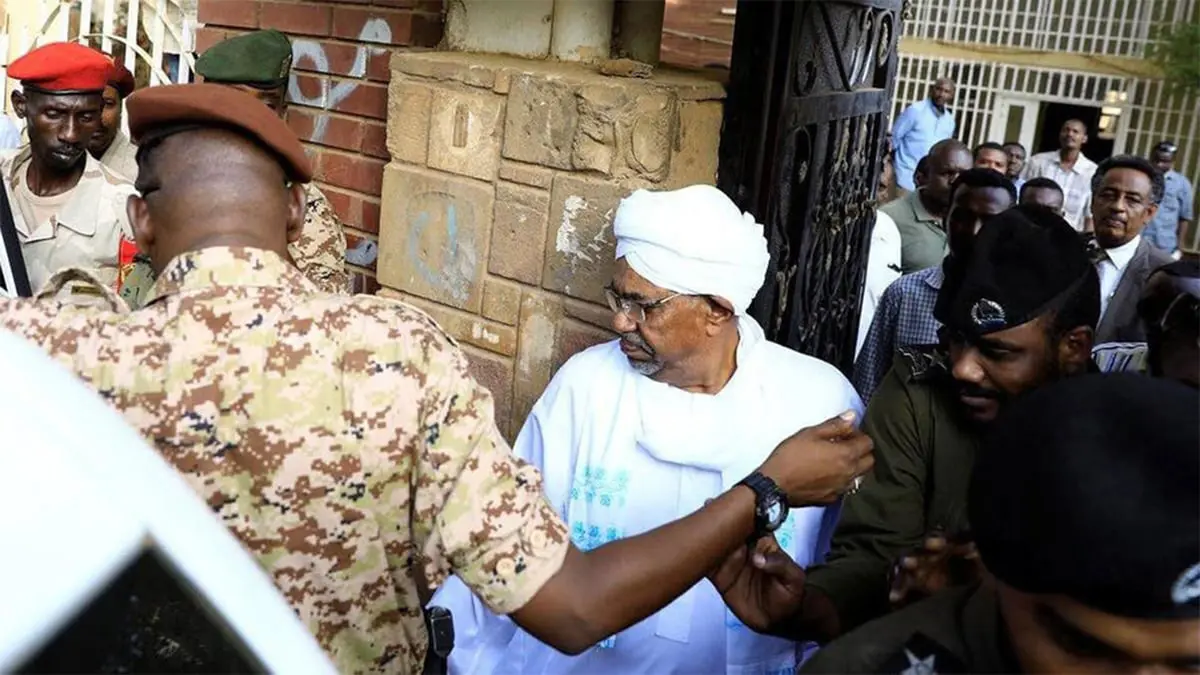 السودان.. توصية طبية بعدم إعادة البشير إلى السجن