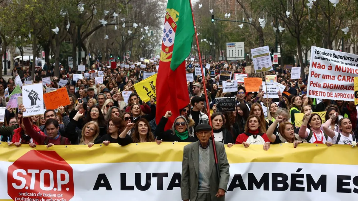 صحيفة: نقص كبير في المعلمين وإضرابات تعرقل دوام المدارس في البرتغال