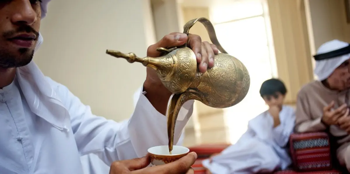 خلاف حول عادة "تقديم القهوة" يسبق العيد في السعودية