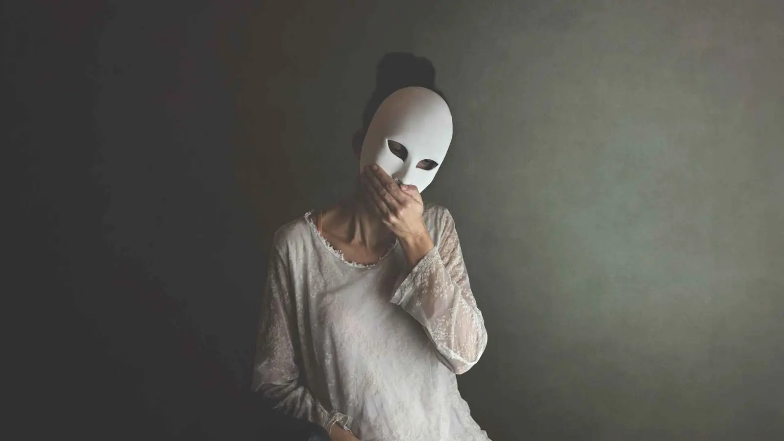 إعلان عن "أمسية شعرية" يشعل الجدل في سوريا