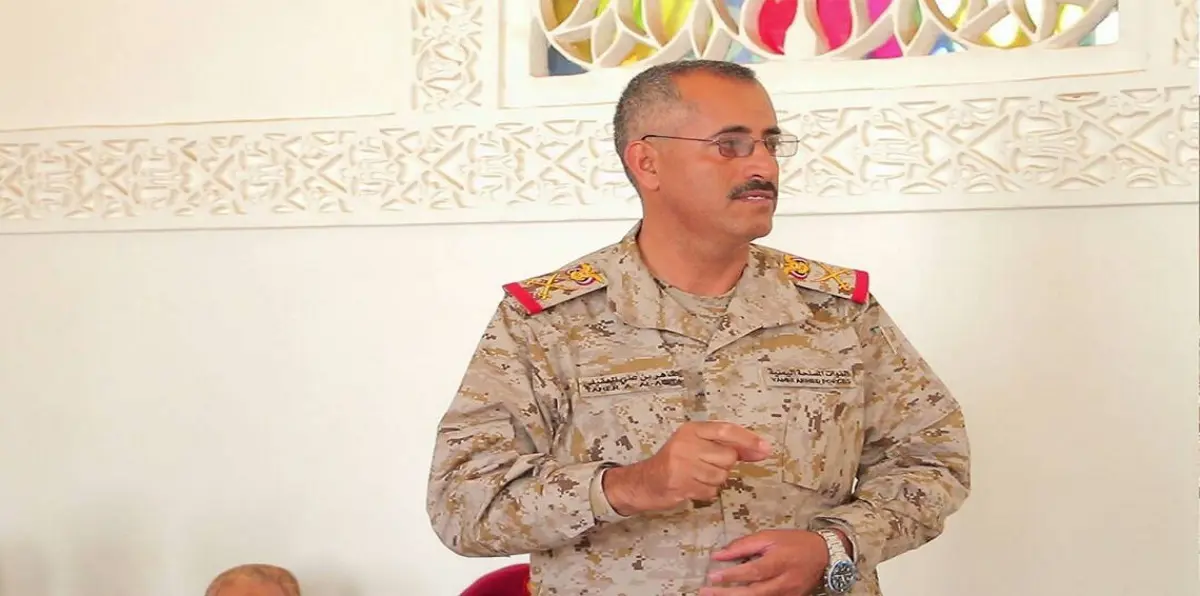 العقيلي يعقد أول اجتماع مع قادة الجيش اليمني