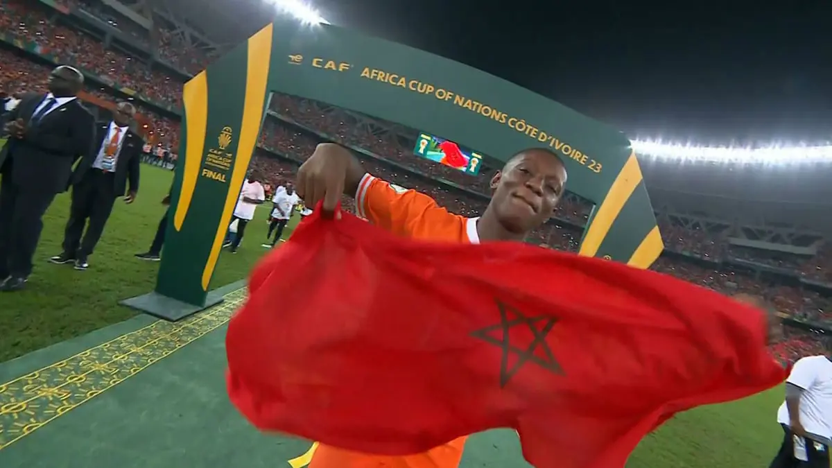 سبب احتفال لاعبي كوت ديفوار بأعلام المغرب (فيديو)