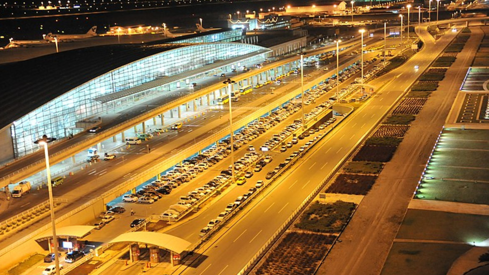 بسبب استمرار الهجوم الإسرائيلي.. إيران تلغي جميع الرحلات الجوية (صور)