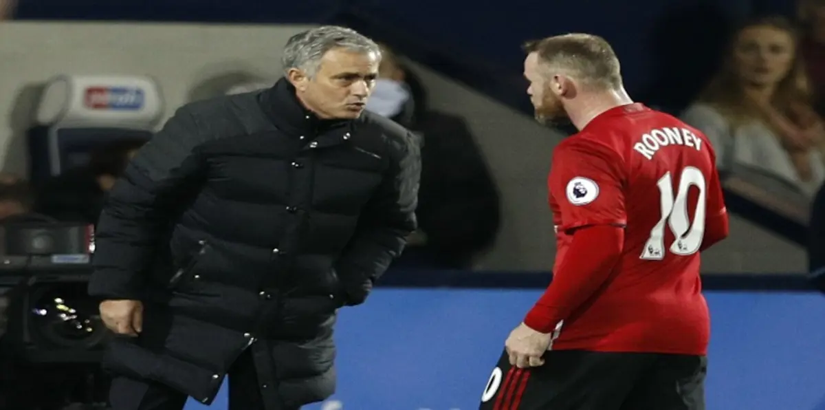مورينيو: اللعب باعتدال قد يبقي روني لفترة أطول في الملاعب