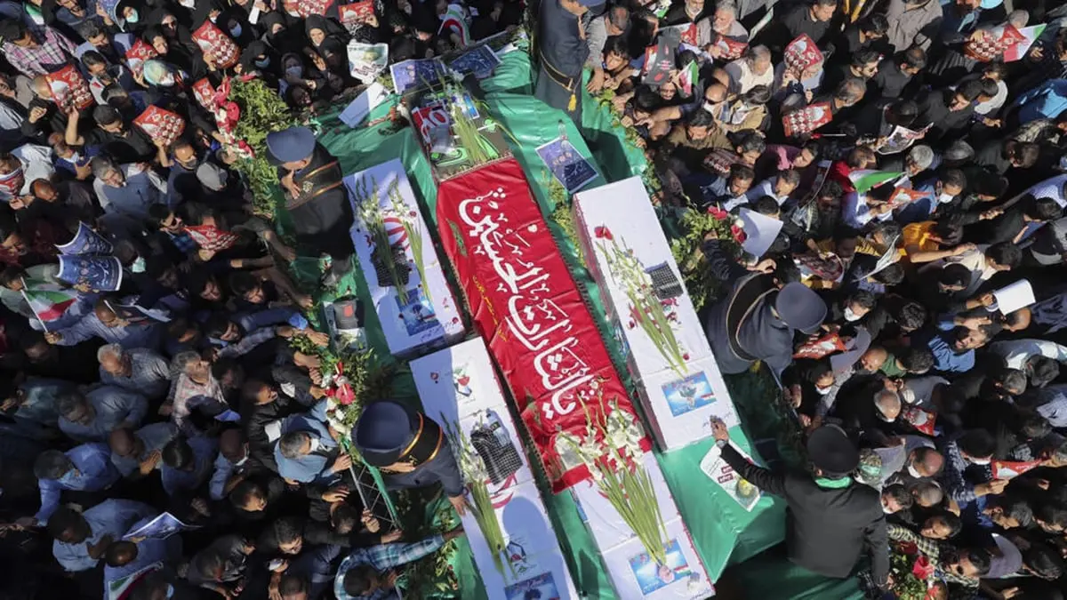 إيران.. شعارات منددة بأعمال "الشغب" خلال تشييع ضحايا هجوم شيراز