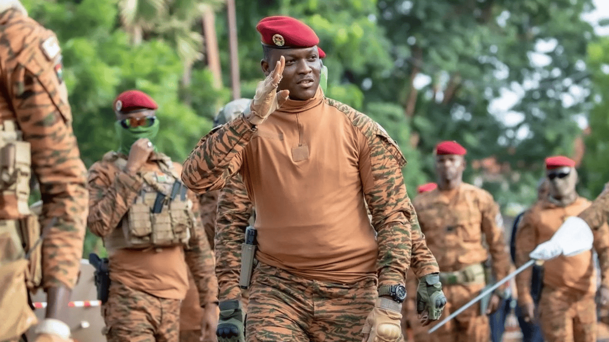 تقارير غربية: رئيس بوركينا فاسو الانتقالي يستعين بجنود روس لتأمين حكمه