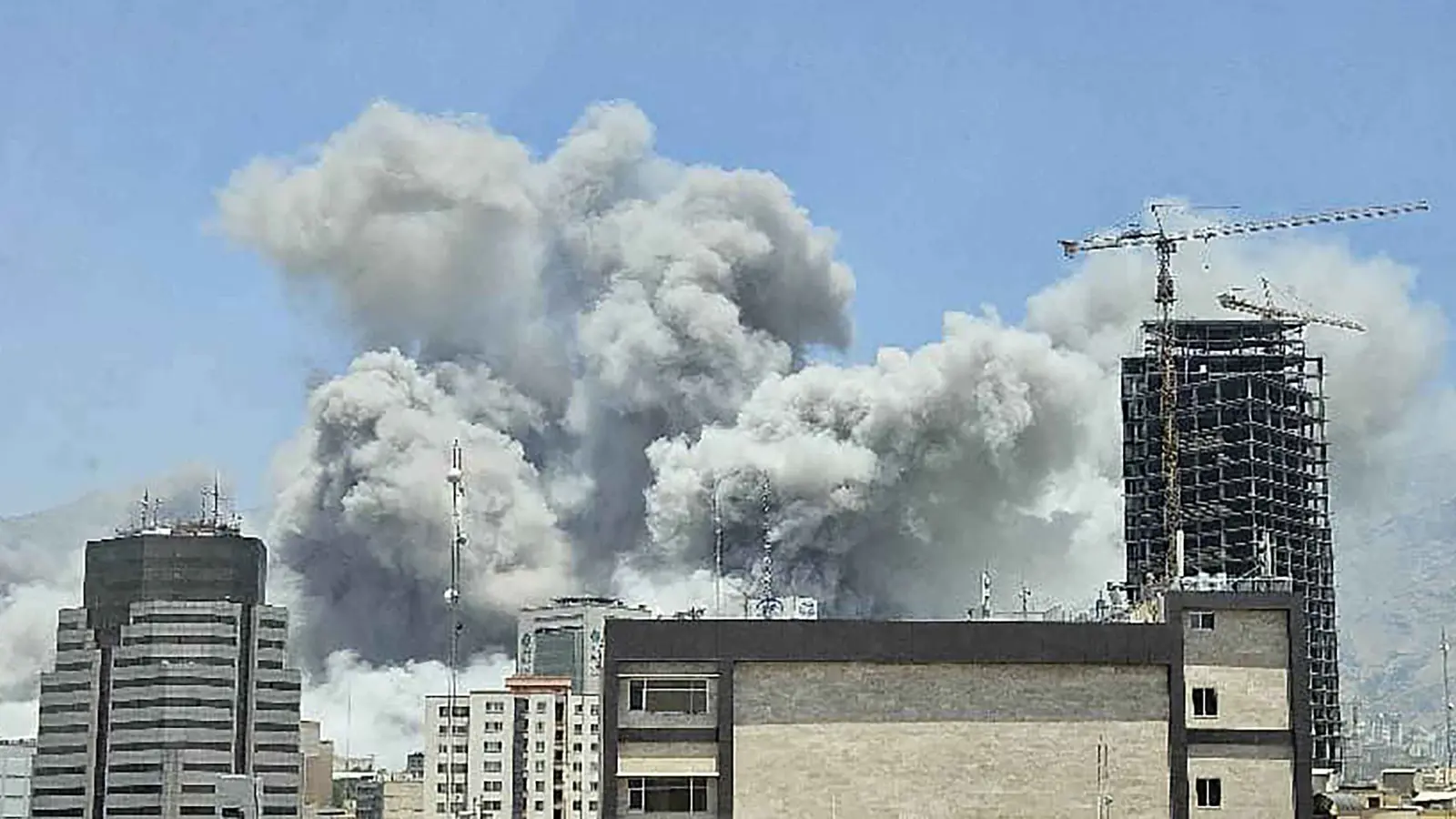 صواريخ إسرائيل تخلق كارثة بيئية في طهران