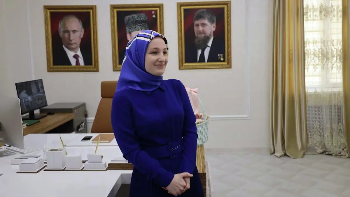الرئيس الشيشاني يعين ابنته نائبة لمدير مكتبه (صور)