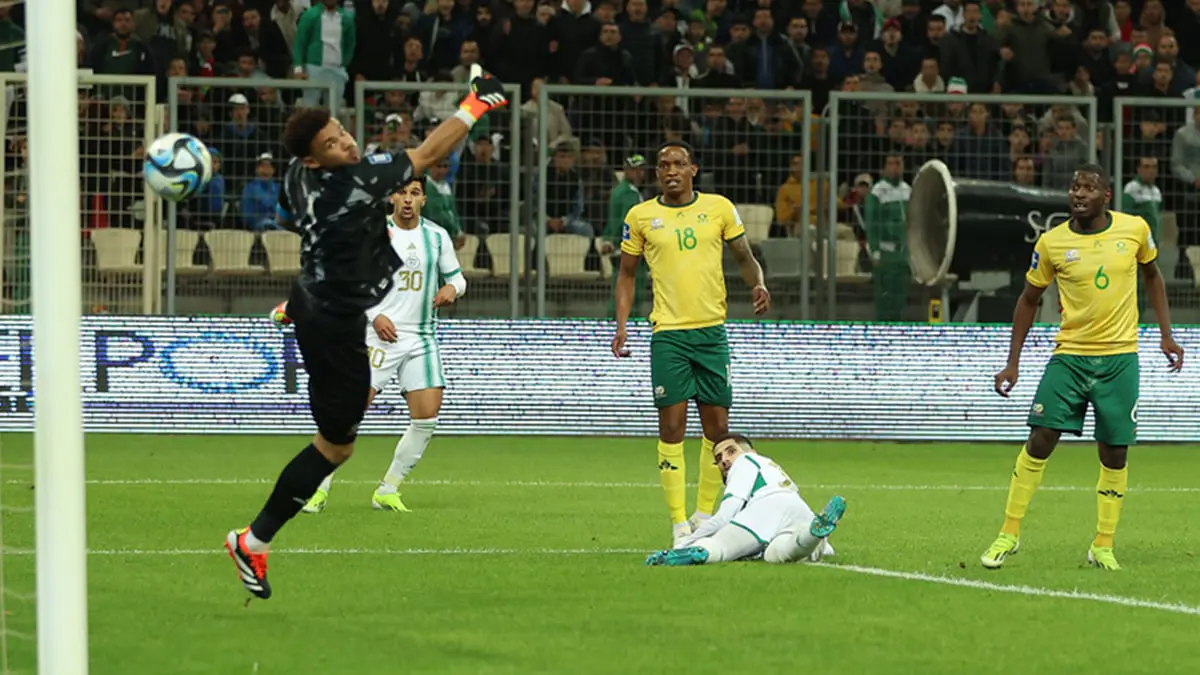 ياسين بن زية يخطف الأنظار بهدف مذهل في مباراة الجزائر وجنوب أفريقيا (فيديو)