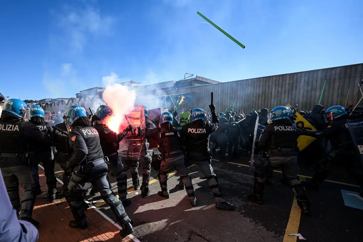 أعمال عنف عقب احتجاجات داعمة لغزة في إيطاليا (صور)
