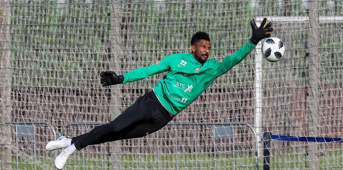 مباراة السعودية وبوليفيا.. شاهد ماذا فعل الحارس محمد العويس لتجنب تلقي هدف (فيديو)