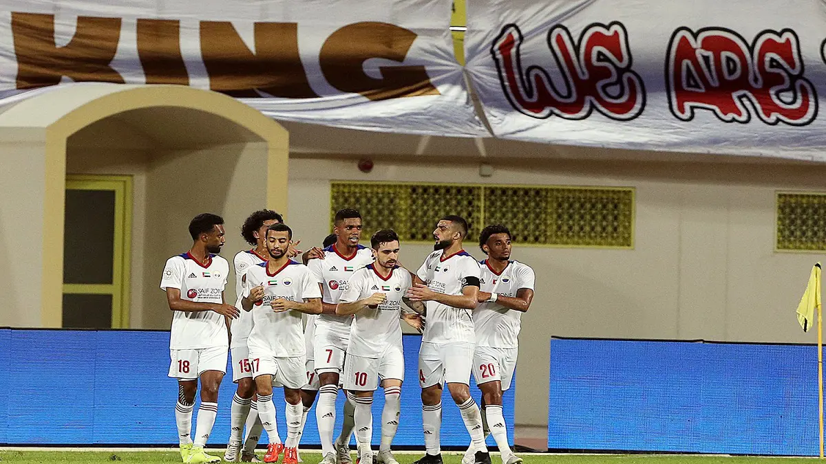 الشارقة يصعق اتحاد كلباء بثلاثية ويتصدر ترتيب الدوري الإماراتي (فيديو)
