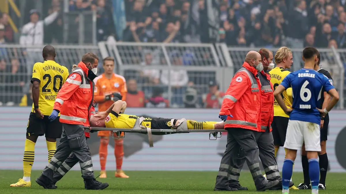 قد تبعده عن كأس العالم.. ماركو رويس يتعرض لإصابة قوية ويخرج على نقالة في مباراة دورتموند ضد شالكة (فيديو)