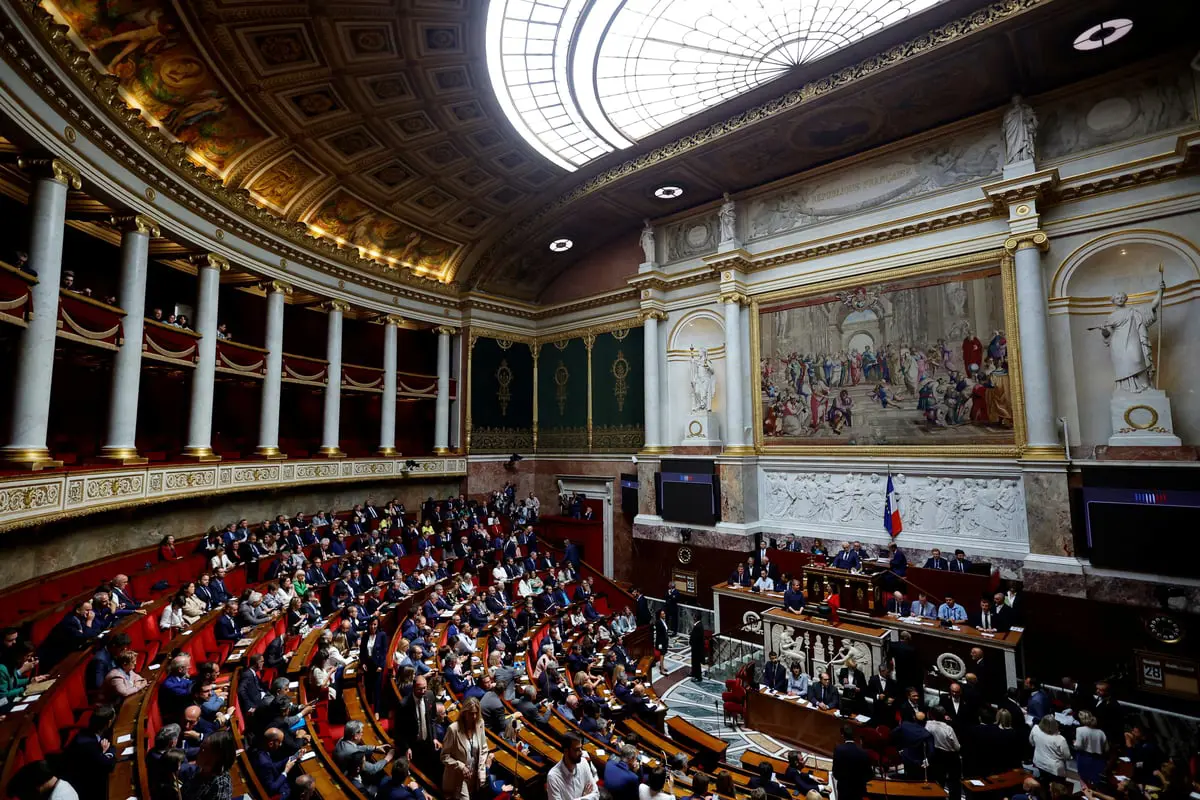 رغم معارضة الفاتيكان.. فرنسا أول دولة تكفل حق الإجهاض دستوريا