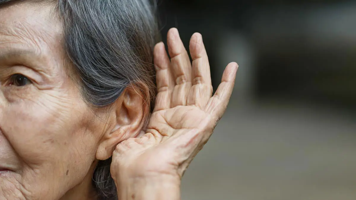 اكتشاف جيني قد يعيد السمع لكبار السن