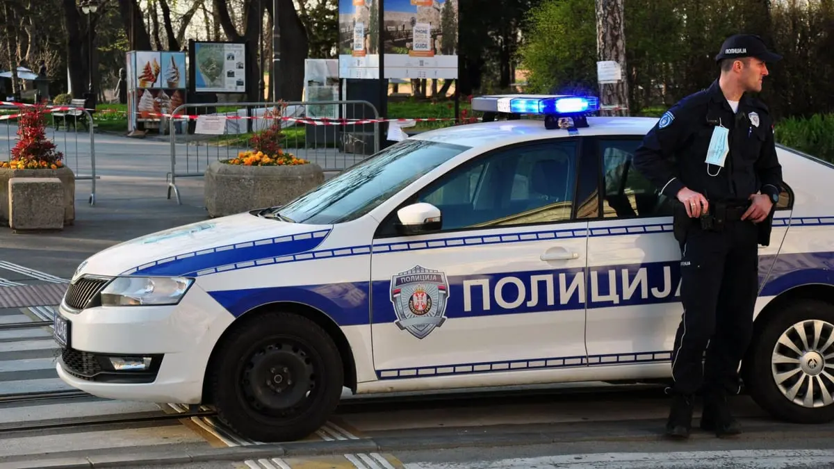 صربيا توقف المشتبه بتزعّمه مجموعة قتلت الشرطي في كوسوفو
