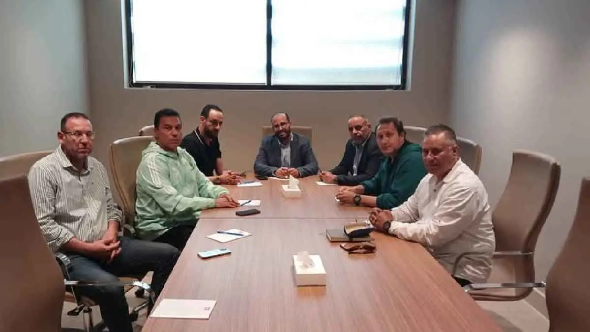 حسام البدري في اجتماعه مع رئيس الأهلي طرابلس
