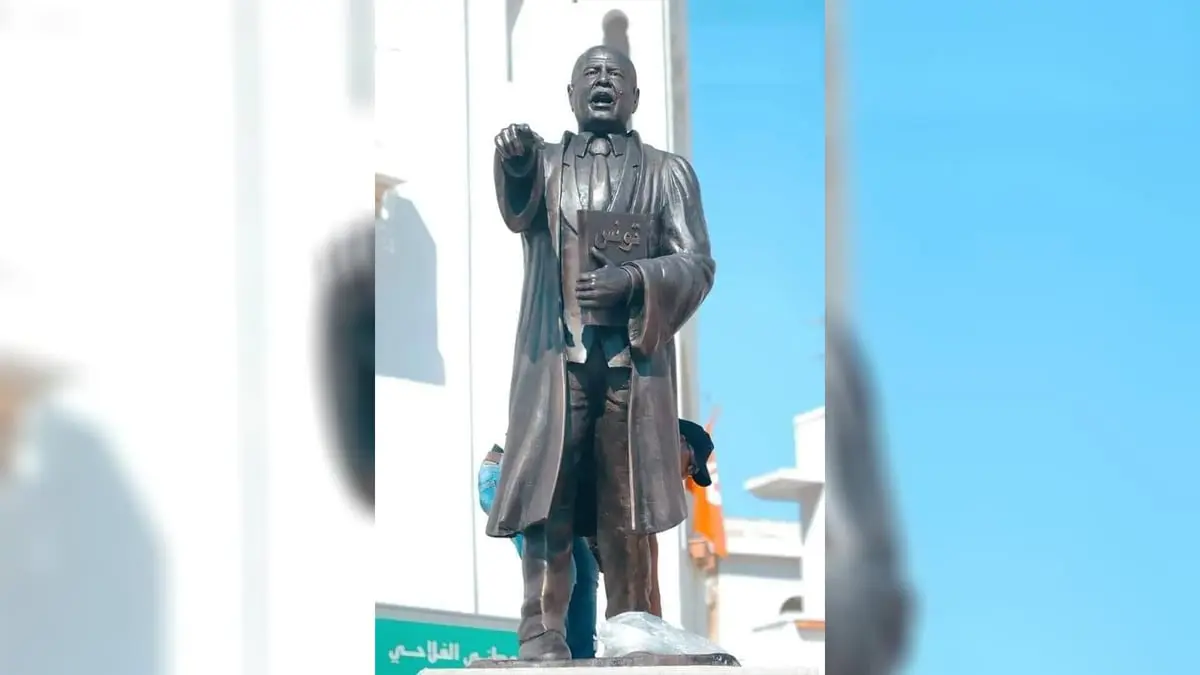 تمثال للراحل شكري بلعيد يغضب التونسيين