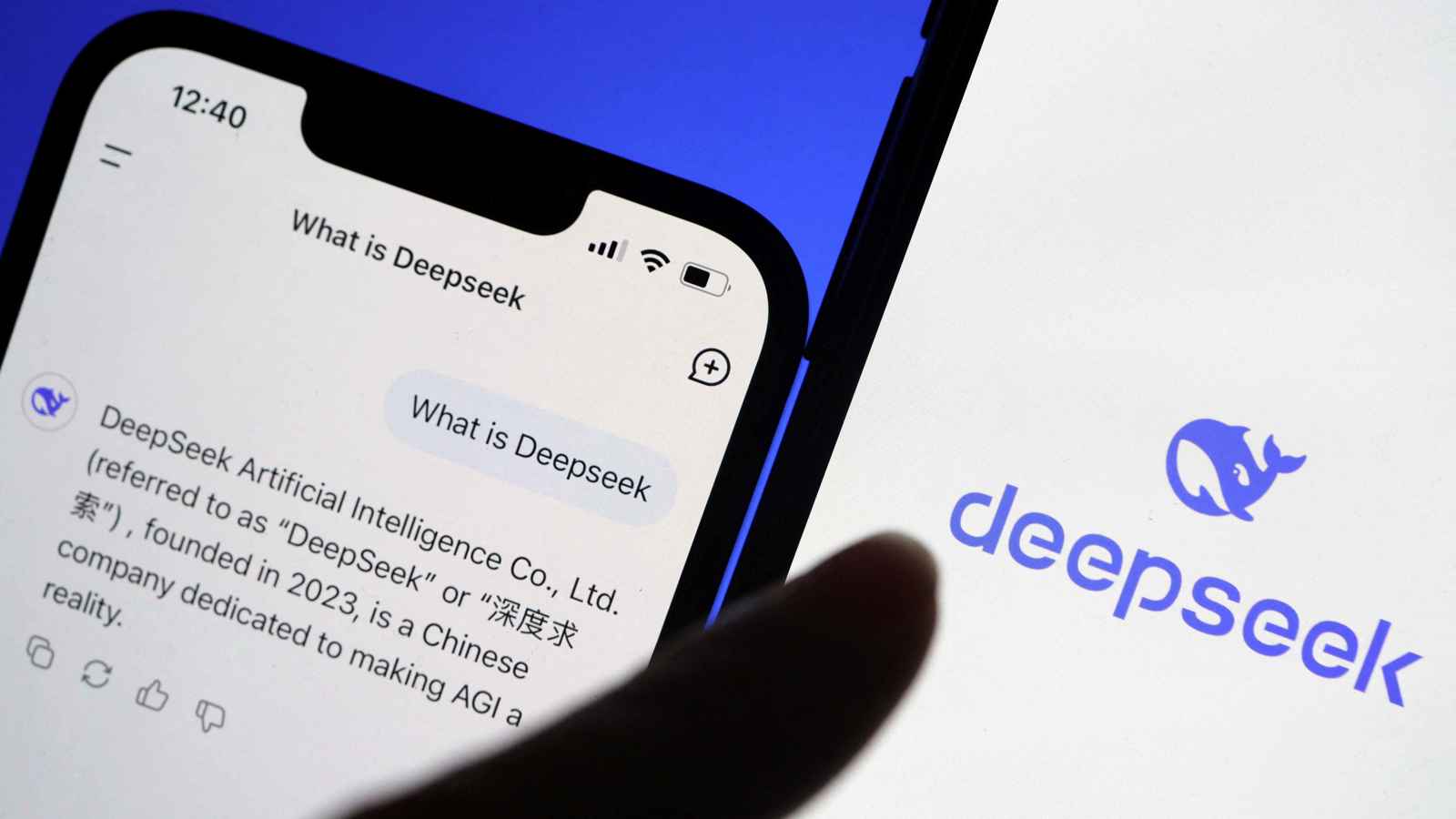 صراع الذكاء الاصطناعي.. البحرية الأمريكية تحظر “DeepSeek” الصيني | إرم نيوز