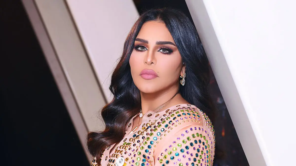 المطربة أحلام تستعرض طائرتها الفاخرة