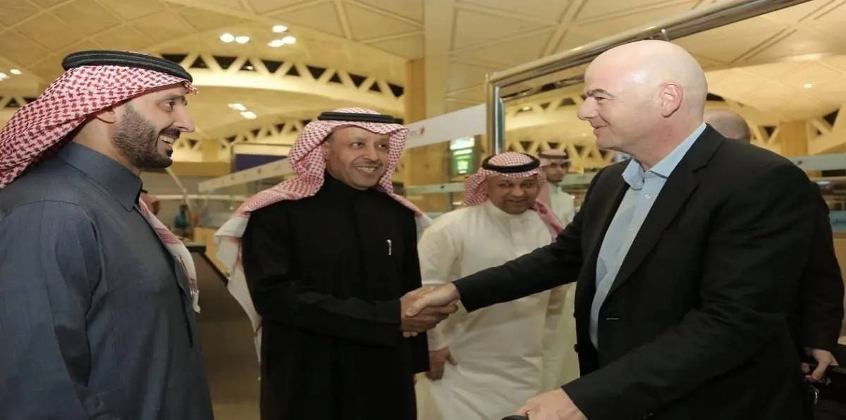رئيس الاتحاد الدولي "فيفا" يرفض دعوة لحضور مباراة السعودية والعراق