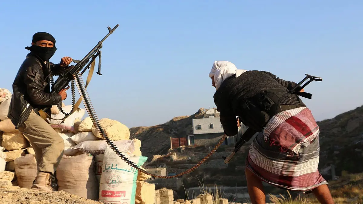 مصادر "إرم نيوز": الجيش اليمني يحاصر معسكرا للحوثيين في صعدة 