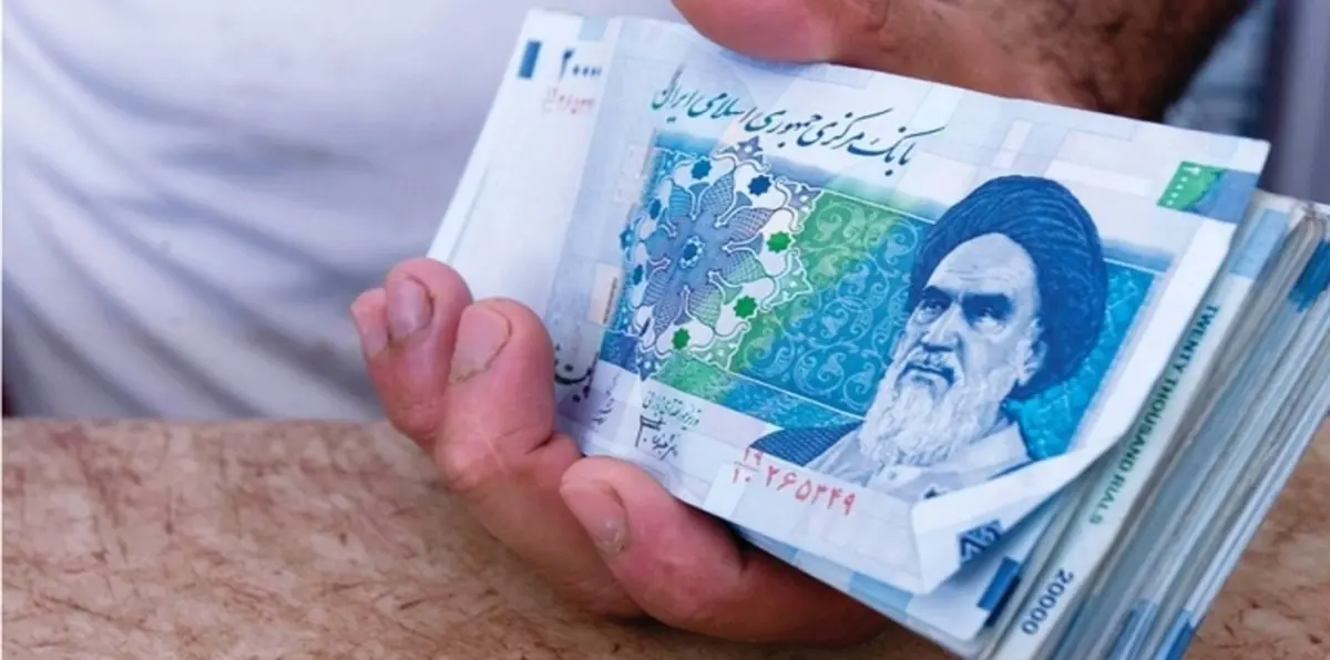 الريال الإيراني يسجل تدهورًا قياسيًا أمام الدولار