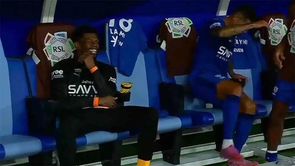 غضب عارم.. جواو كانسيلو ينفعل بجنون بعد استبداله ضد الرياض (فيديو)