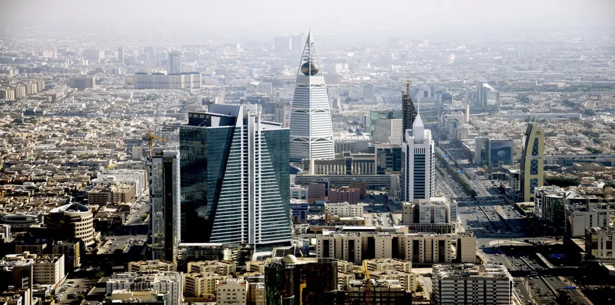 سطو مسلح على سيارة نقل أموال في السعودية ويستولون على حمولتها